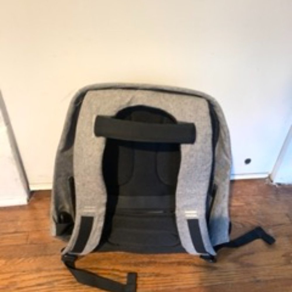 Anti-theft backpack - Picture 2 of 4
